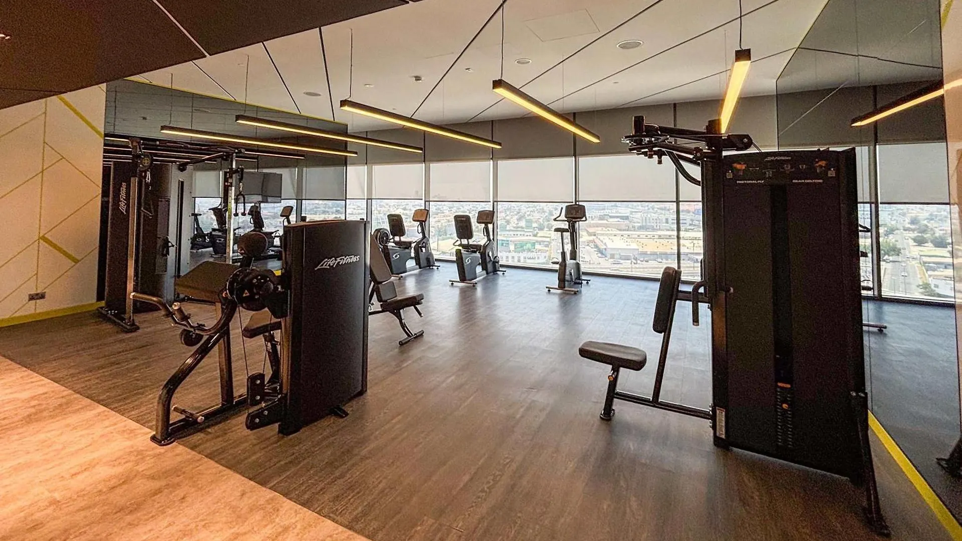 Frank Porter - Aykon City Tower C Dubai