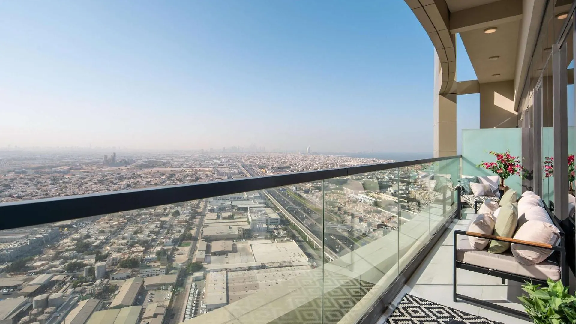 Frank Porter - Aykon City Tower C Dubai